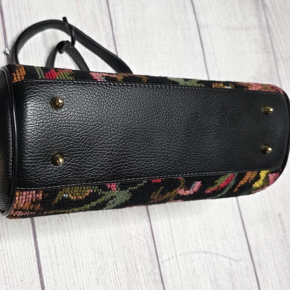 Vintage Floral Needlepoint Tapestry Handbag Black Frame Purse - Picture 4 of 5